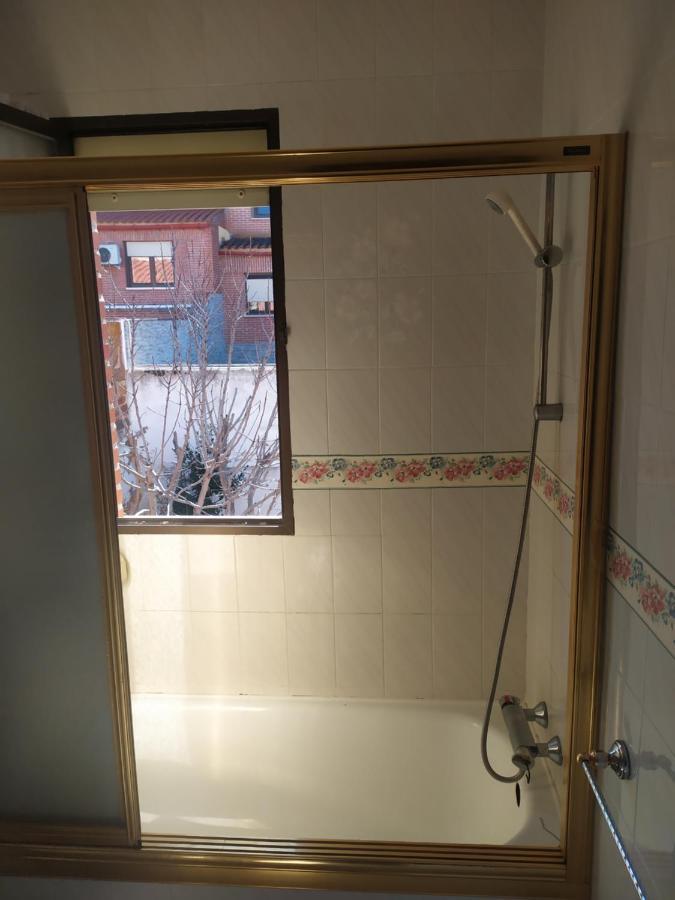 Habitacion Privada Triple Toledo Exteriör bild